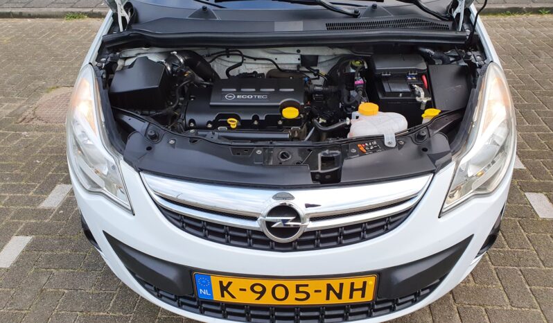
								Opel Corsa 1.2i 63Kw 5 Deurs ‘Black & White Edition’ full									